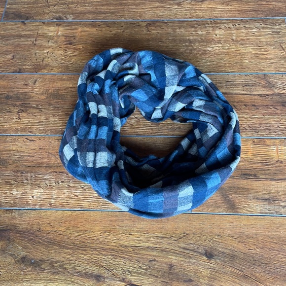 Infinity Scarf - Picture 3 of 3